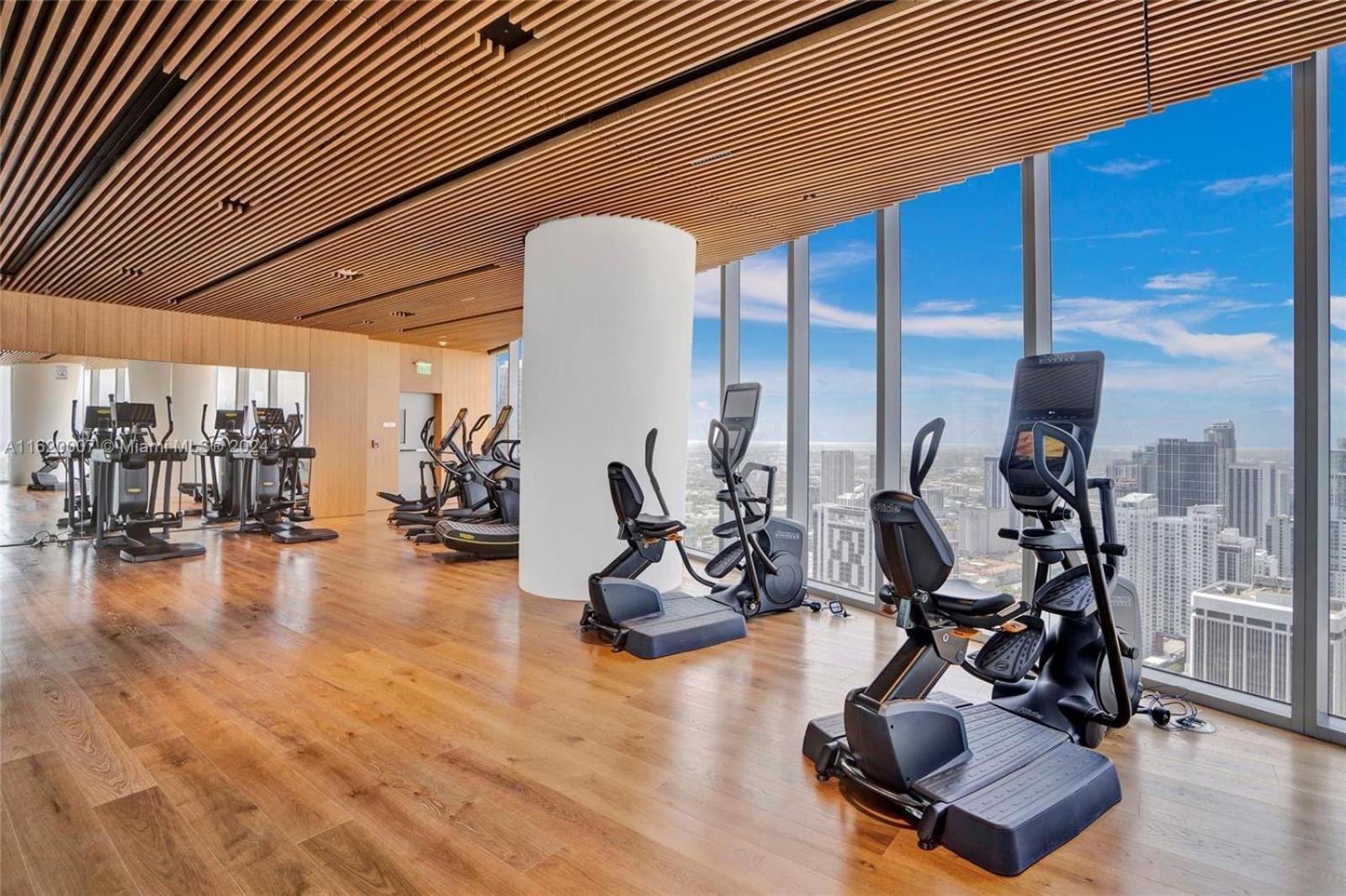 Apartment Aston Martin Tower *