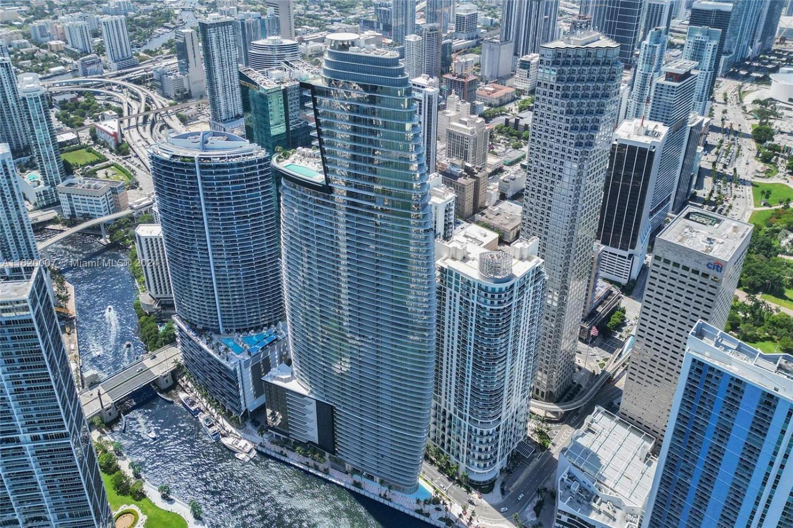 Aston Martin Tower Appartamento